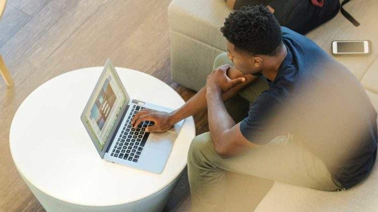 Personas trabajando Programas Contables