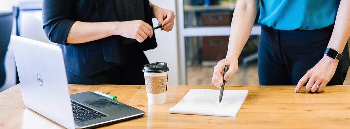 Personas trabajando Programas Contables